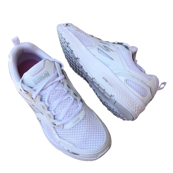 SKECHERS Women's GOrun Consistent White Leather Mesh Ultralight Running Shoes 9 - Picture 1 of 16